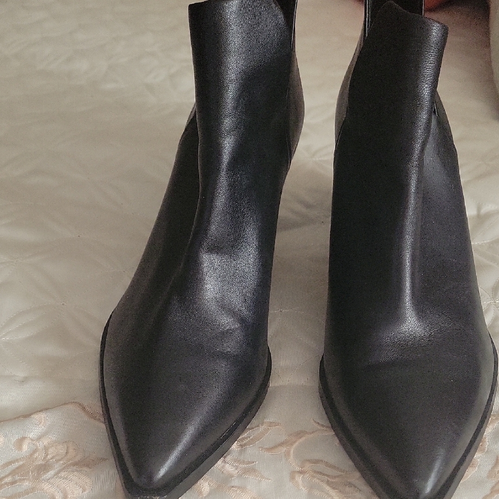 Vince Camuto Black Pointed-Toe Ankle Booties